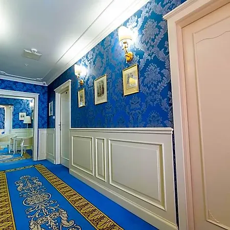 Ambasadorski מלון 3*