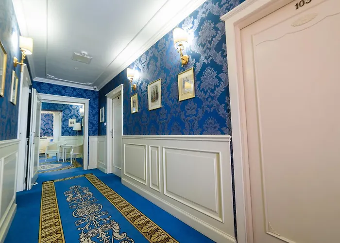 Ambasadorski Ξενοδοχείο