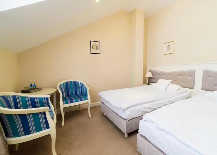 Ambasadorski Ξενοδοχείο 3*